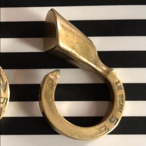 Pied de Biche single hoof ring in brass